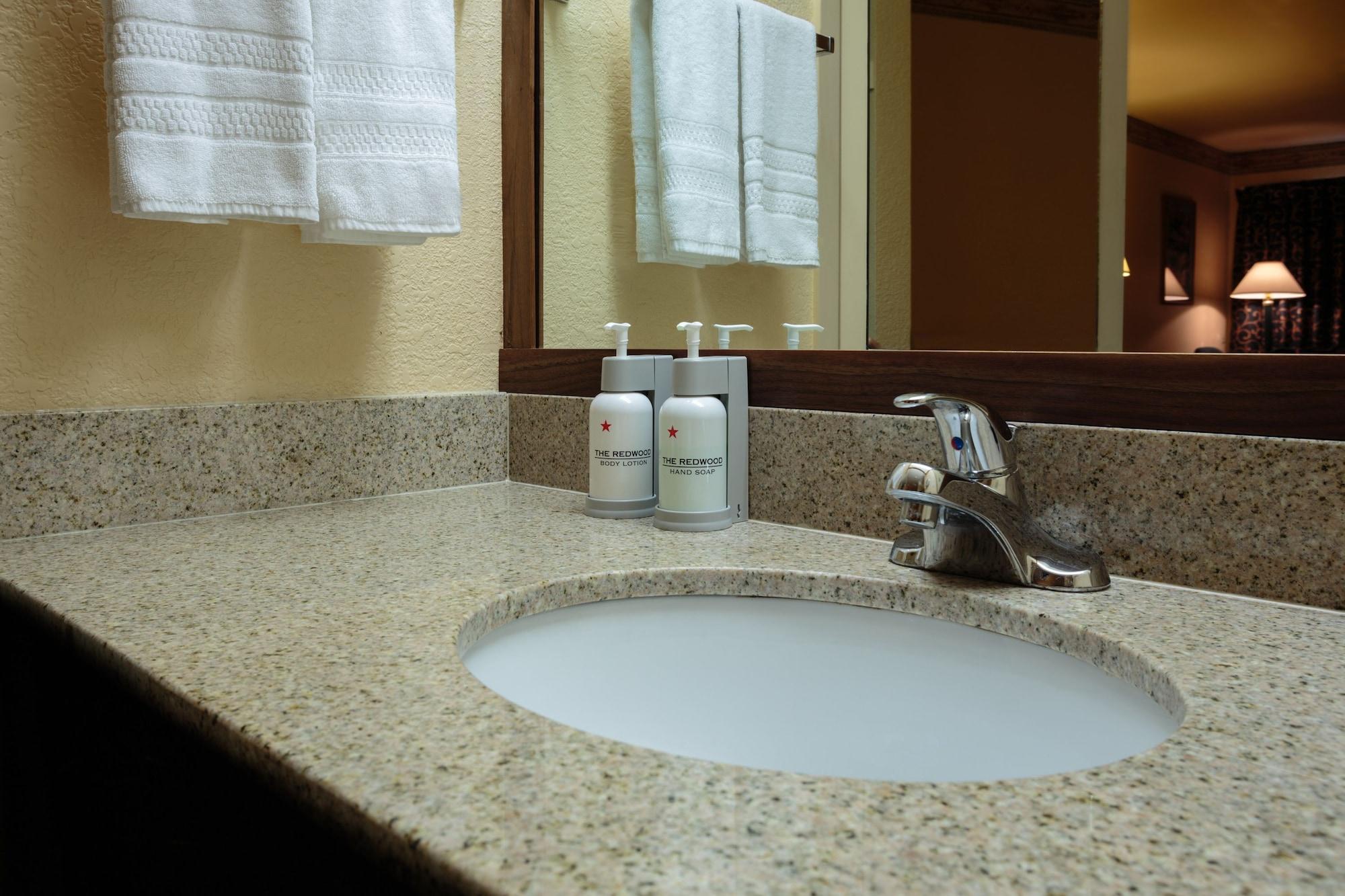 The Redwood Riverwalk, A Boutique Hotel Fortuna Room photo